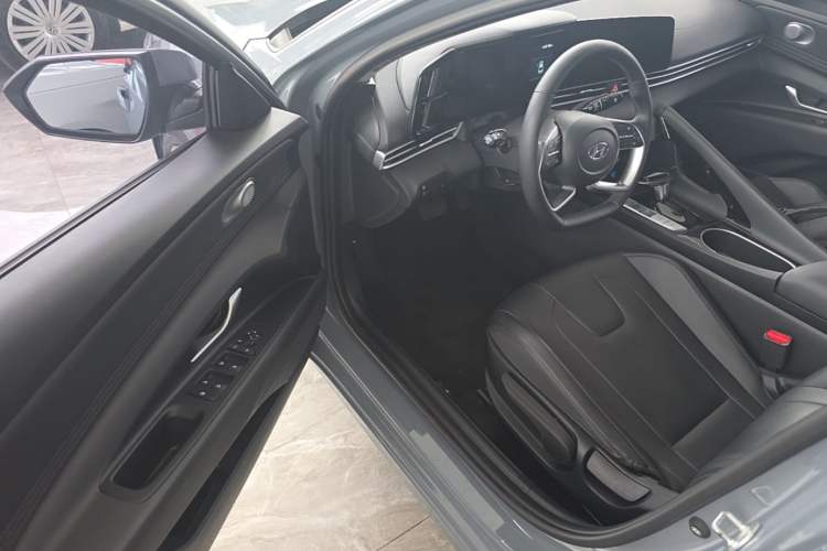Used Hyundai Elantra 2022 1.5L CVT GLX Elite Edition Driver Seat