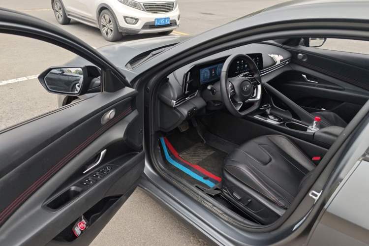 Used Hyundai Elantra 2022 1.5L CVT 20th Anniversary Edition Driver Seat
