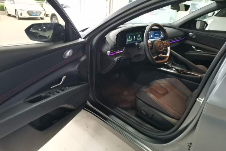 Used Hyundai Elantra 2022 1.5L CVT 20th Anniversary Edition Driver Seat