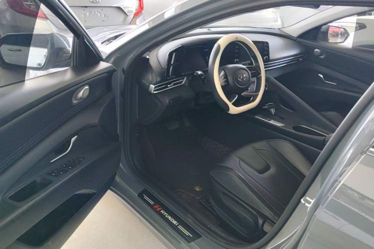 Used Hyundai Elantra 2022 1.5L CVT GLX Elite Edition Driver Seat