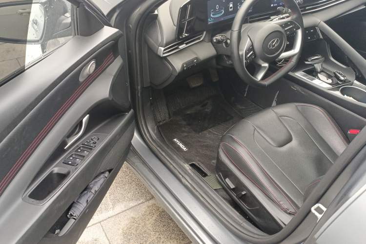 Used Hyundai Elantra 2022 1.5L CVT 20th Anniversary Edition Driver Seat