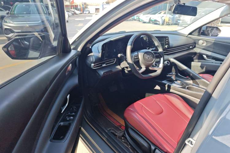 Used Hyundai Elantra 2022 1.5L CVT GLX Elite Edition Driver Seat