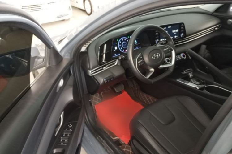 Used Hyundai Elantra 2022 1.5L CVT GLX Elite Edition Driver Seat