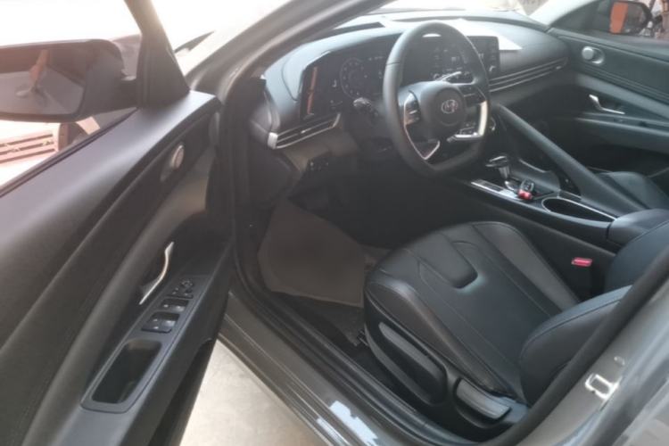 Used Hyundai Elantra 2022 1.5L CVT GLX Elite Edition Driver Seat
