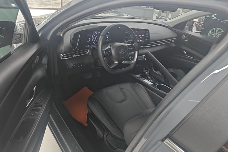 Used Hyundai Elantra 2022 1.5L CVT GLX Elite Edition Driver Seat