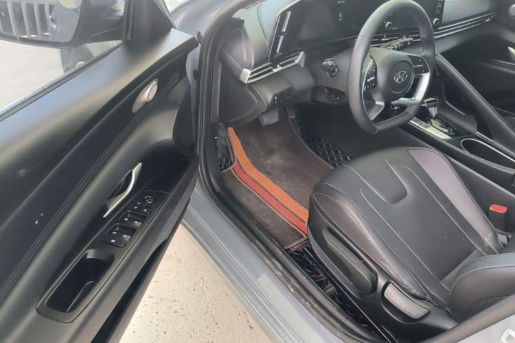 Used Hyundai Elantra 2022 1.5L CVT GLX Elite Edition Driver Seat