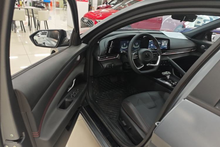 Used Hyundai Elantra 2022 1.5L CVT 20th Anniversary Edition Driver Seat