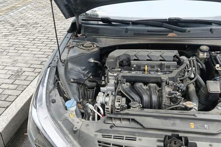 Used Hyundai Elantra 2022 1.5L CVT LUX Prestige Edition Engine Bay Right