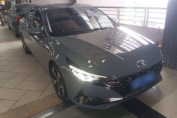 Used Hyundai Elantra 2022 1.5L CVT LUX Prestige Edition Front Right 45 Deg