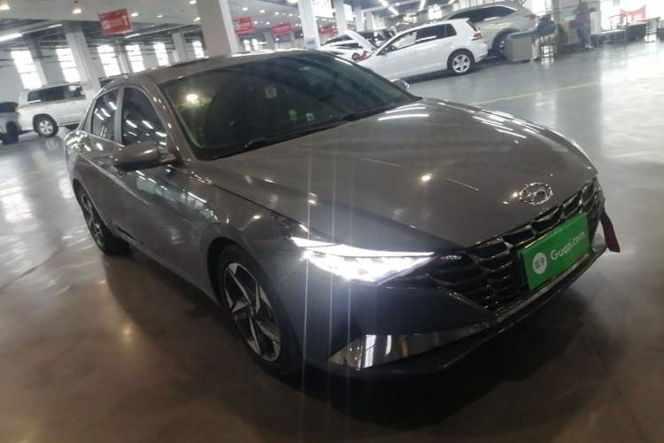 Used Hyundai Elantra 2022 1.5L CVT GLX Elite Edition Front Right 45 Deg