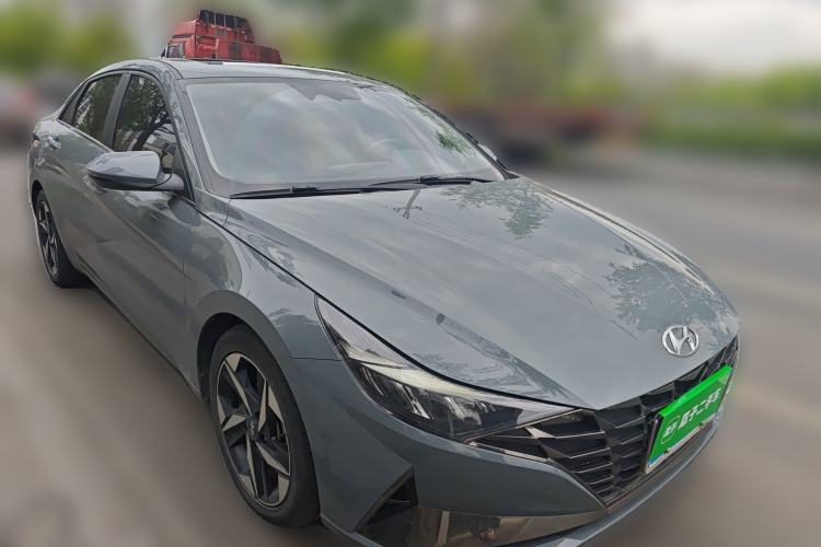 Used Hyundai Elantra 2022 1.5L CVT LUX Prestige Edition Front Right 45 Deg