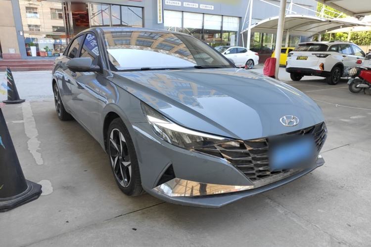 Used Hyundai Elantra 2022 1.5L CVT LUX Prestige Edition Front Right 45 Deg
