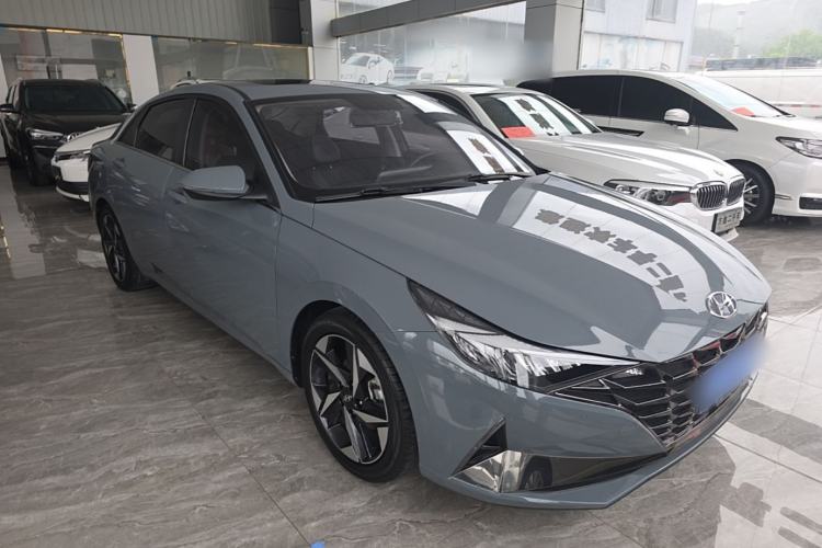 Used Hyundai Elantra 2022 1.5L CVT GLX Elite Edition Front Right 45 Deg