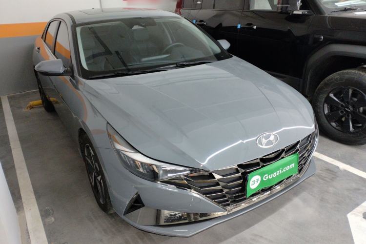 Used Hyundai Elantra 2022 1.5L CVT LUX Prestige Edition Front Right 45 Deg