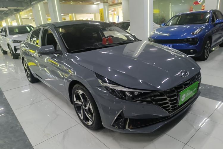 Used Hyundai Elantra 2022 1.5L CVT GLX Elite Edition Front Right 45 Deg