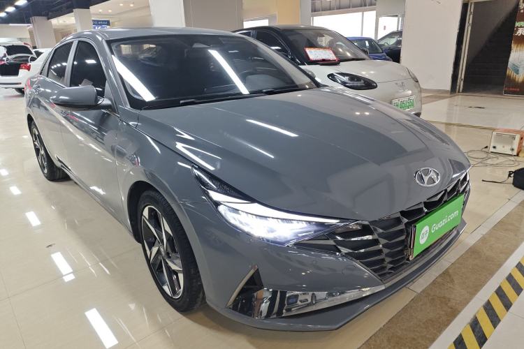 Used Hyundai Elantra 2022 1.5L CVT LUX Prestige Edition Front Right 45 Deg