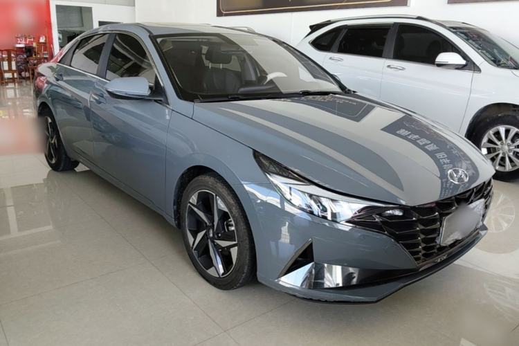 Used Hyundai Elantra 2022 1.5L CVT GLX Elite Edition Front Right 45 Deg