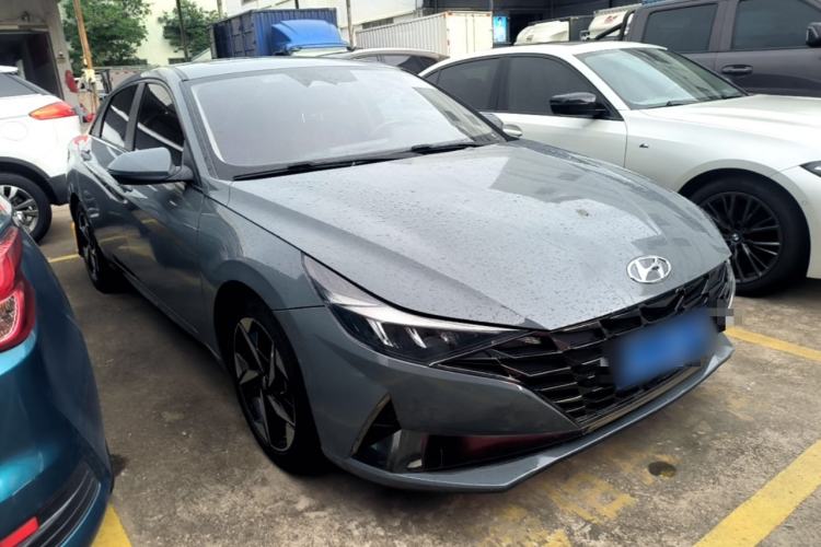 Used Hyundai Elantra 2022 1.5L CVT LUX Prestige Edition Front Right 45 Deg