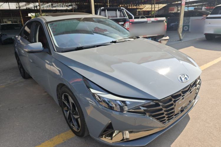 Used Hyundai Elantra 2022 1.5L CVT GLX Elite Edition Front Right 45 Deg