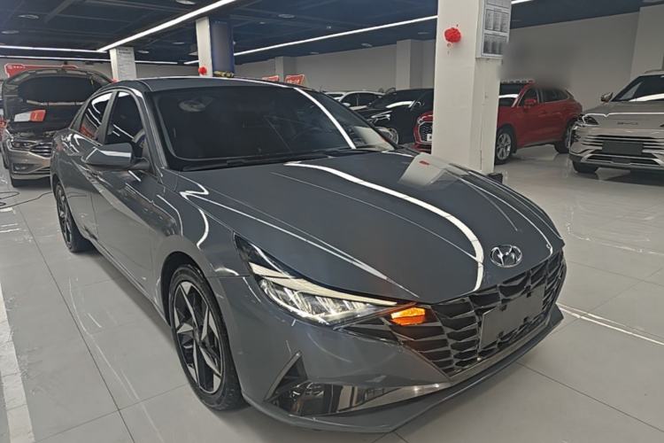 Used Hyundai Elantra 2022 1.5L CVT GLX Elite Edition Front Right 45 Deg