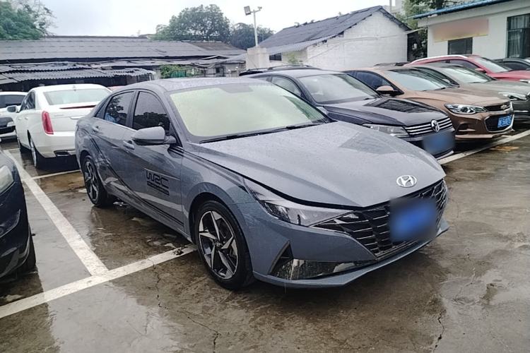 Used Hyundai Elantra 2022 1.5L CVT GLX Elite Edition Front Right 45 Deg