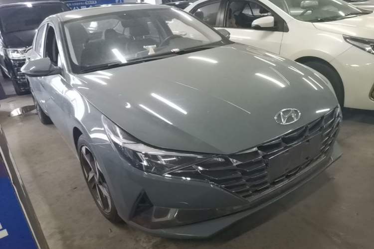 Used Hyundai Elantra 2022 1.5L CVT GLX Elite Edition Front Right 45 Deg