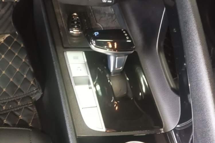Used Hyundai Elantra 2022 1.5L CVT LUX Prestige Edition Gear Lever