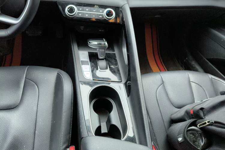 Used Hyundai Elantra 2022 1.5L CVT GLX Elite Edition Gear Lever