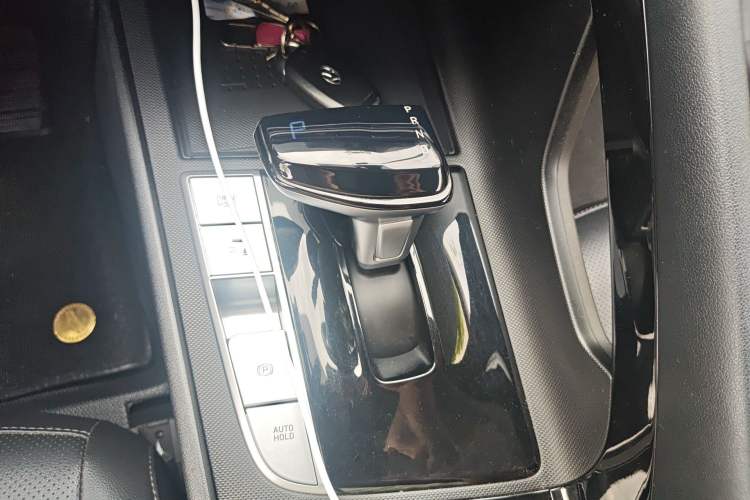 Used Hyundai Elantra 2022 1.5L CVT LUX Prestige Edition Gear Lever