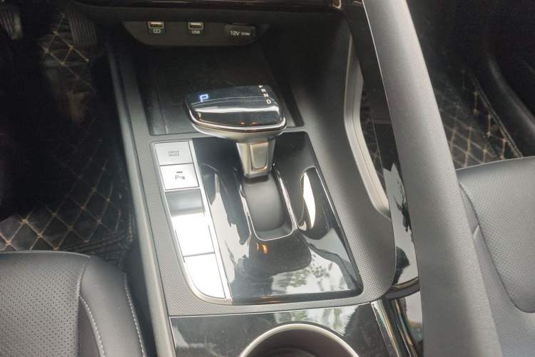 Used Hyundai Elantra 2022 1.5L CVT GLX Elite Edition Gear Lever