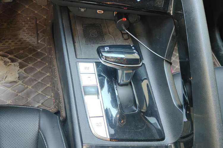 Used Hyundai Elantra 2022 1.5L CVT LUX Prestige Edition Gear Lever