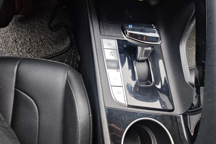 Used Hyundai Elantra 2022 1.5L CVT LUX Prestige Edition Gear Lever