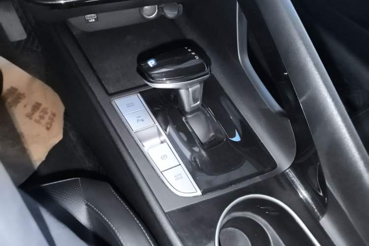 Used Hyundai Elantra 2022 1.5L CVT GLX Elite Edition Gear Lever
