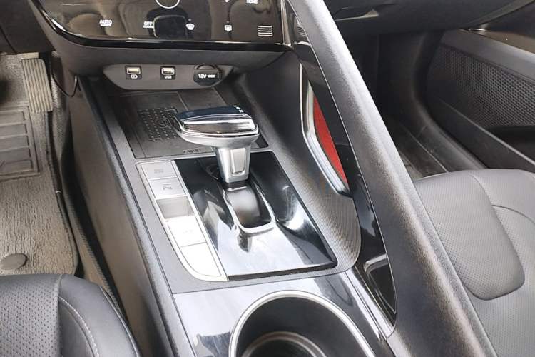 Used Hyundai Elantra 2022 1.5L CVT LUX Prestige Edition Gear Lever