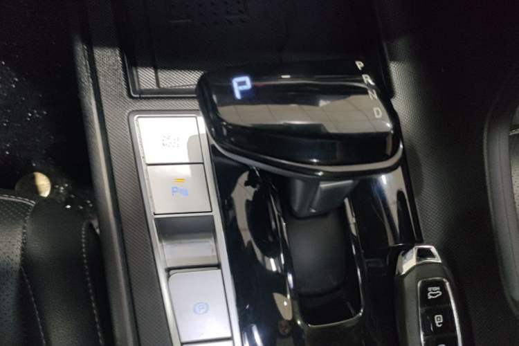 Used Hyundai Elantra 2022 1.5L CVT LUX Prestige Edition Gear Lever