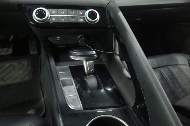Used Hyundai Elantra 2022 1.5L CVT GLX Elite Edition Gear Lever