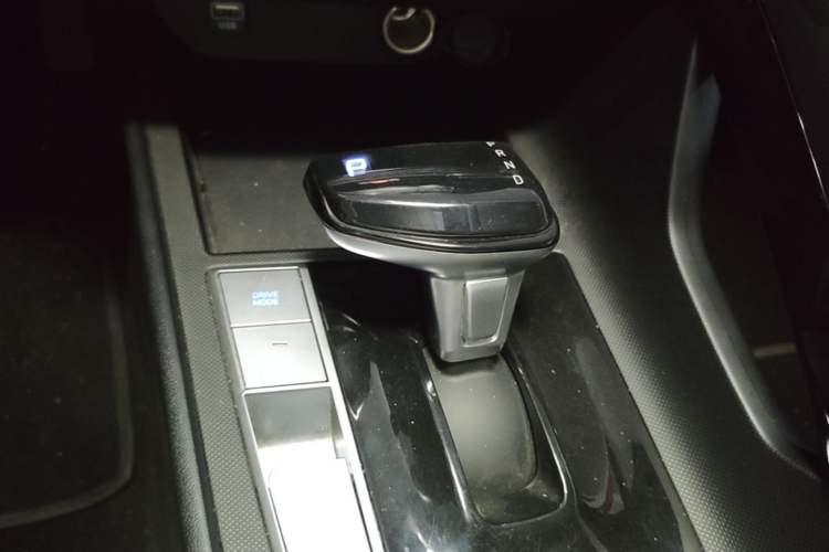 Used Hyundai Elantra 2022 1.5L CVT GLX Elite Edition Gear Lever