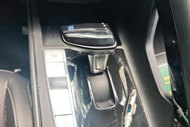 Used Hyundai Elantra 2022 240TGDi DCT GLX Elite Edition Gear Lever