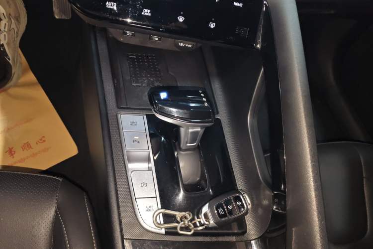 Used Hyundai Elantra 2022 1.5L CVT LUX Prestige Edition Gear Lever