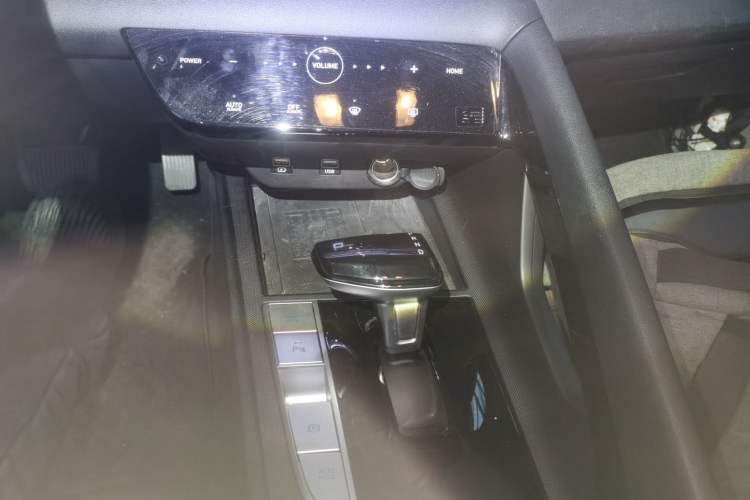 Used Hyundai Elantra 2022 1.5L CVT LUX Prestige Edition Gear Lever