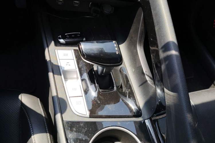 Used Hyundai Elantra 2022 1.5L CVT LUX Prestige Edition Gear Lever