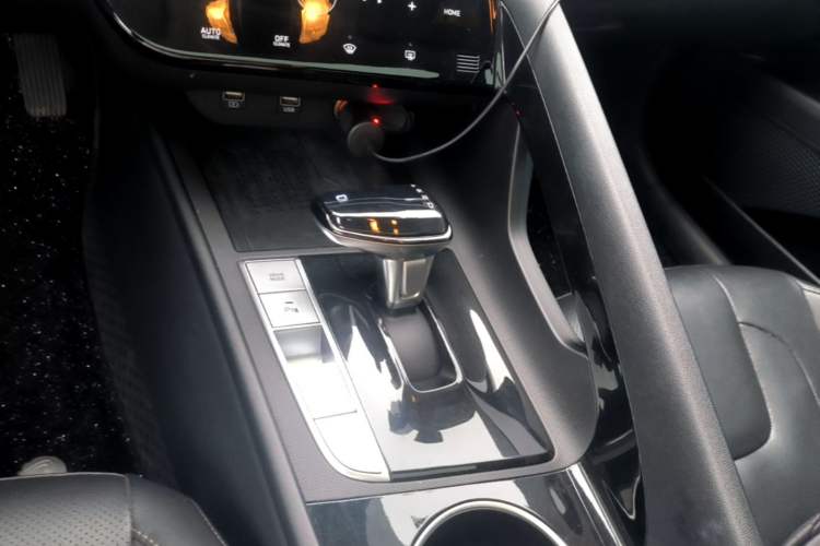 Used Hyundai Elantra 2022 1.5L CVT LUX Prestige Edition Gear Lever