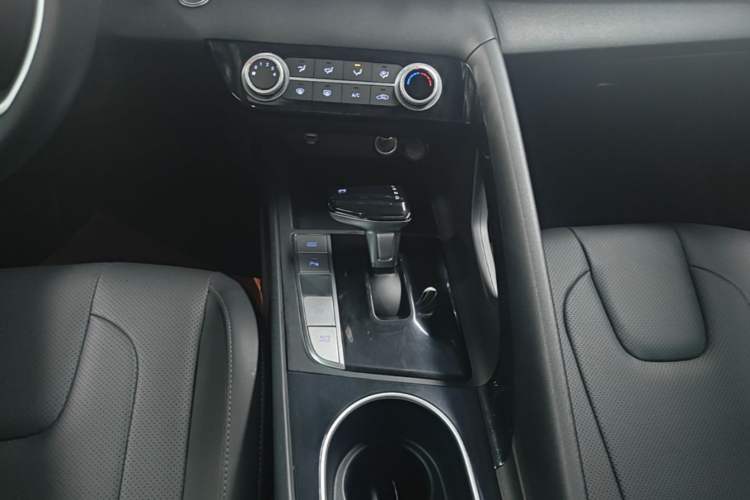 Used Hyundai Elantra 2022 1.5L CVT GLX Elite Edition Gear Lever