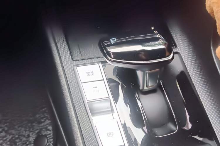 Used Hyundai Elantra 2022 1.5L CVT LUX Prestige Edition Gear Lever