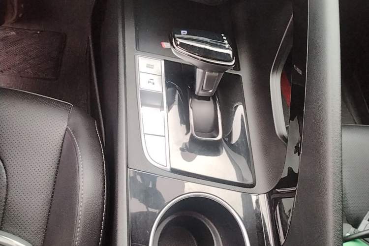 Used Hyundai Elantra 2022 1.5L CVT GLX Elite Edition Gear Lever