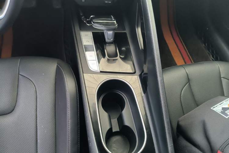 Used Hyundai Elantra 2022 1.5L CVT GLX Elite Edition Gear Lever