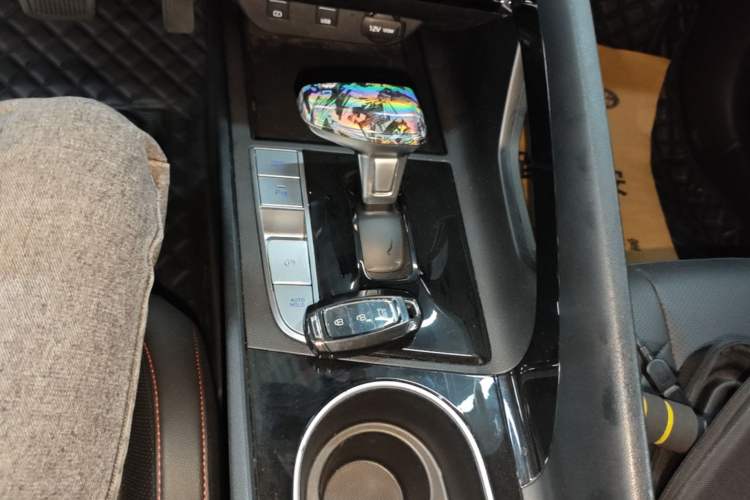 Used Hyundai Elantra 2022 1.5L CVT 20th Anniversary Edition Gear Lever