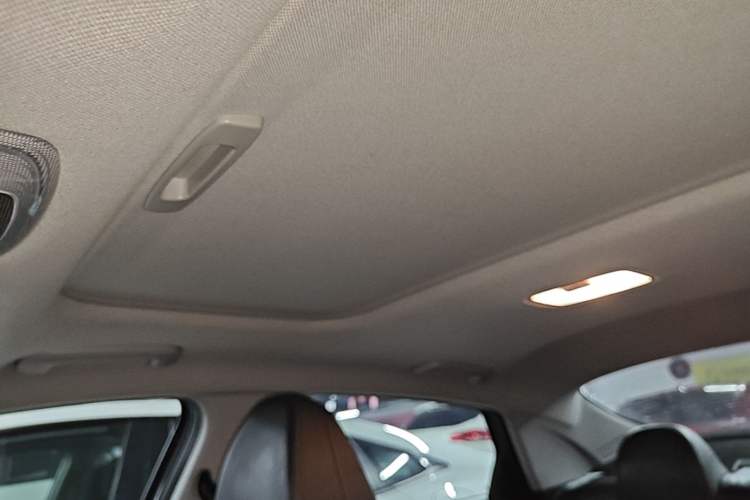 Used Hyundai Elantra 2022 1.5L CVT GLX Elite Edition Headliner