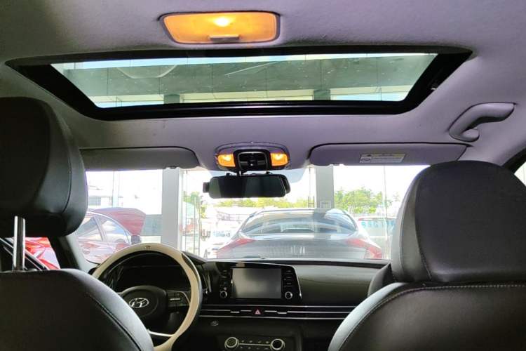 Used Hyundai Elantra 2022 1.5L CVT GLX Elite Edition Headliner