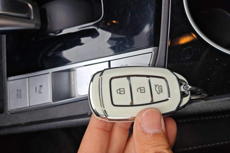 Used Hyundai Elantra 2022 1.5L CVT LUX Prestige Edition Interior 1